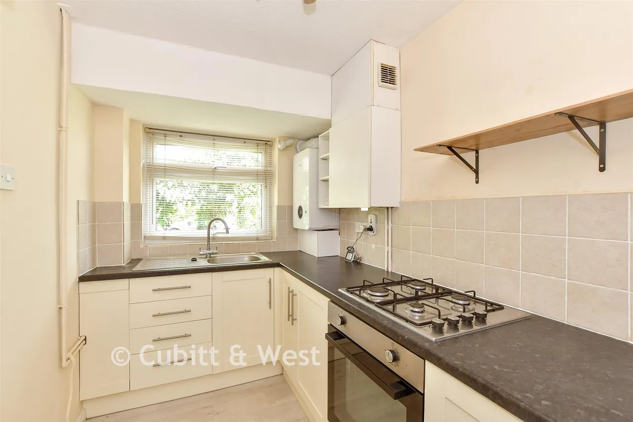 Brook Gardens, Emsworth, PO10, photo 2