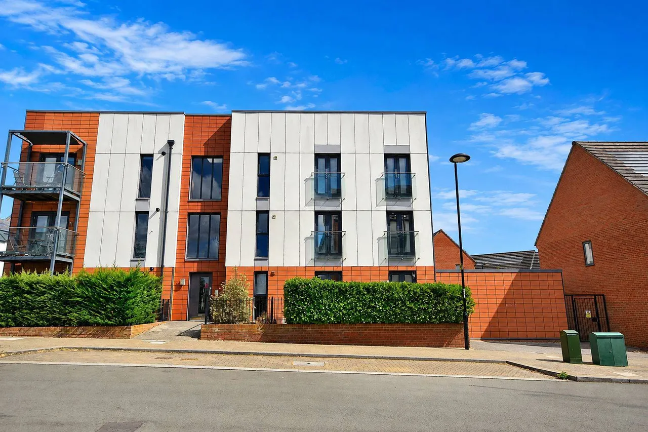 2 bed flat for sale — Gifford Lane, Upton, Northampton, NN5 4DF