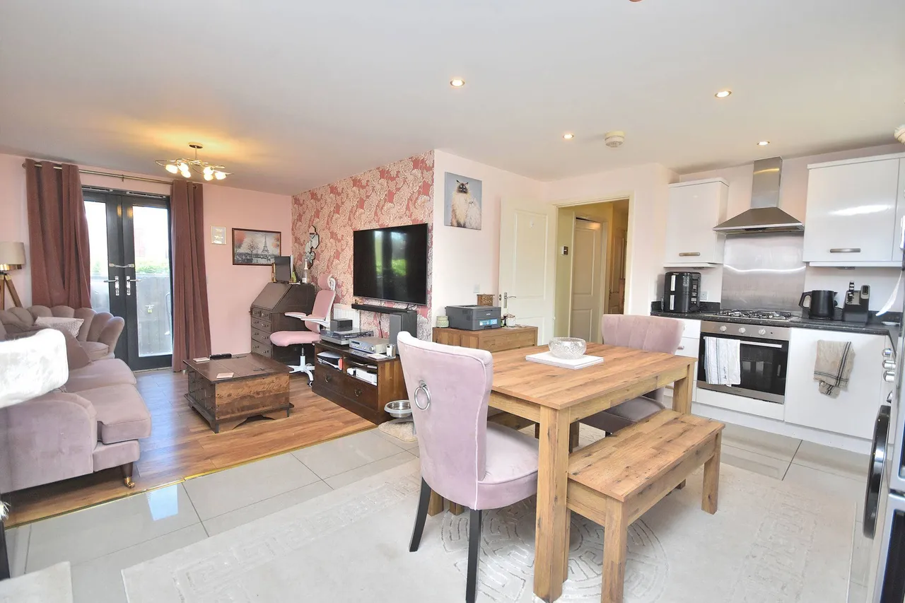 Gifford Lane, Upton, Northampton, NN5 4DF, photo 5