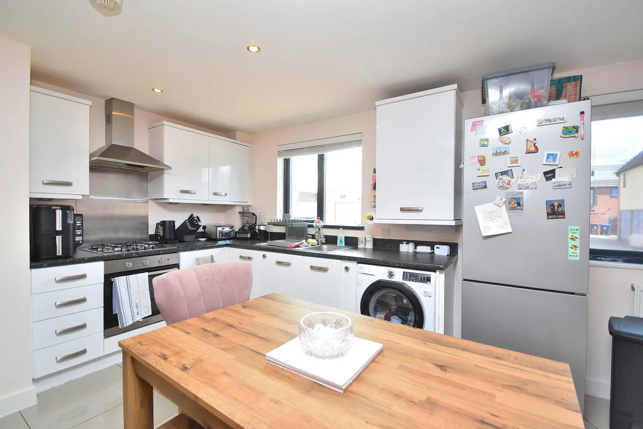 Gifford Lane, Upton, Northampton, NN5 4DF, photo 6