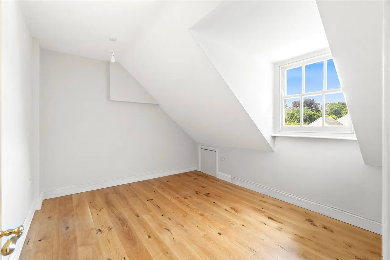 Chertsey Road, Shepperton, TW17 9LA, photo 22