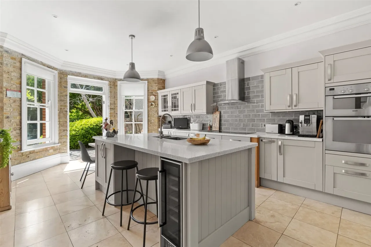 Chertsey Road, Shepperton, TW17 9LA, photo 9