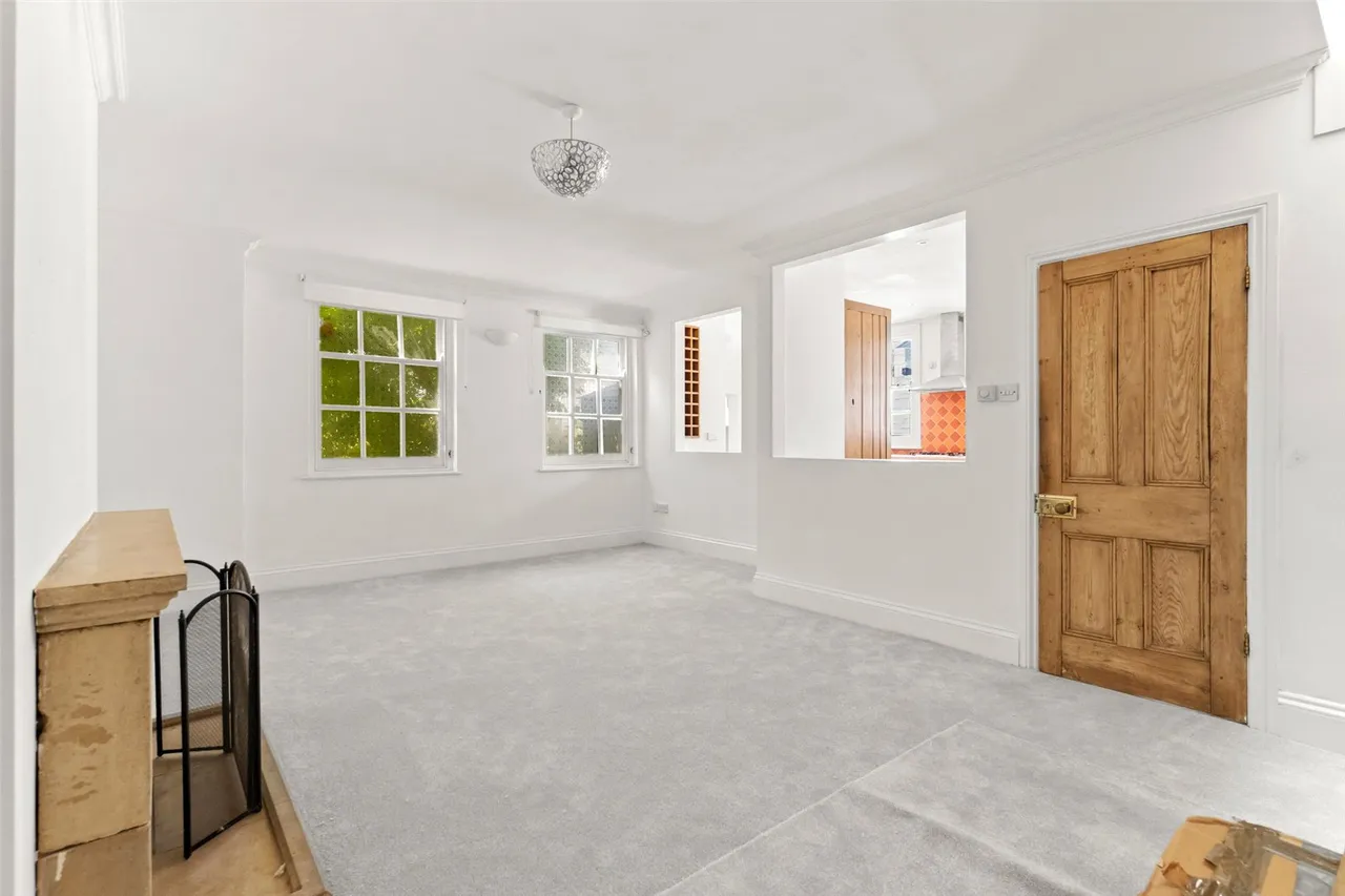 Chertsey Road, Shepperton, TW17 9LA, photo 24