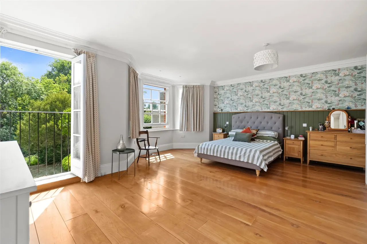 Chertsey Road, Shepperton, TW17 9LA, photo 16