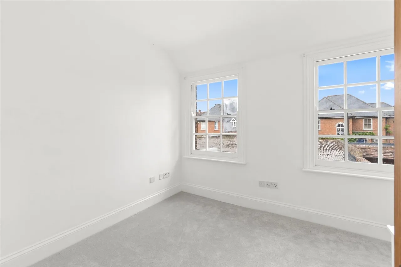 Chertsey Road, Shepperton, TW17 9LA, photo 26