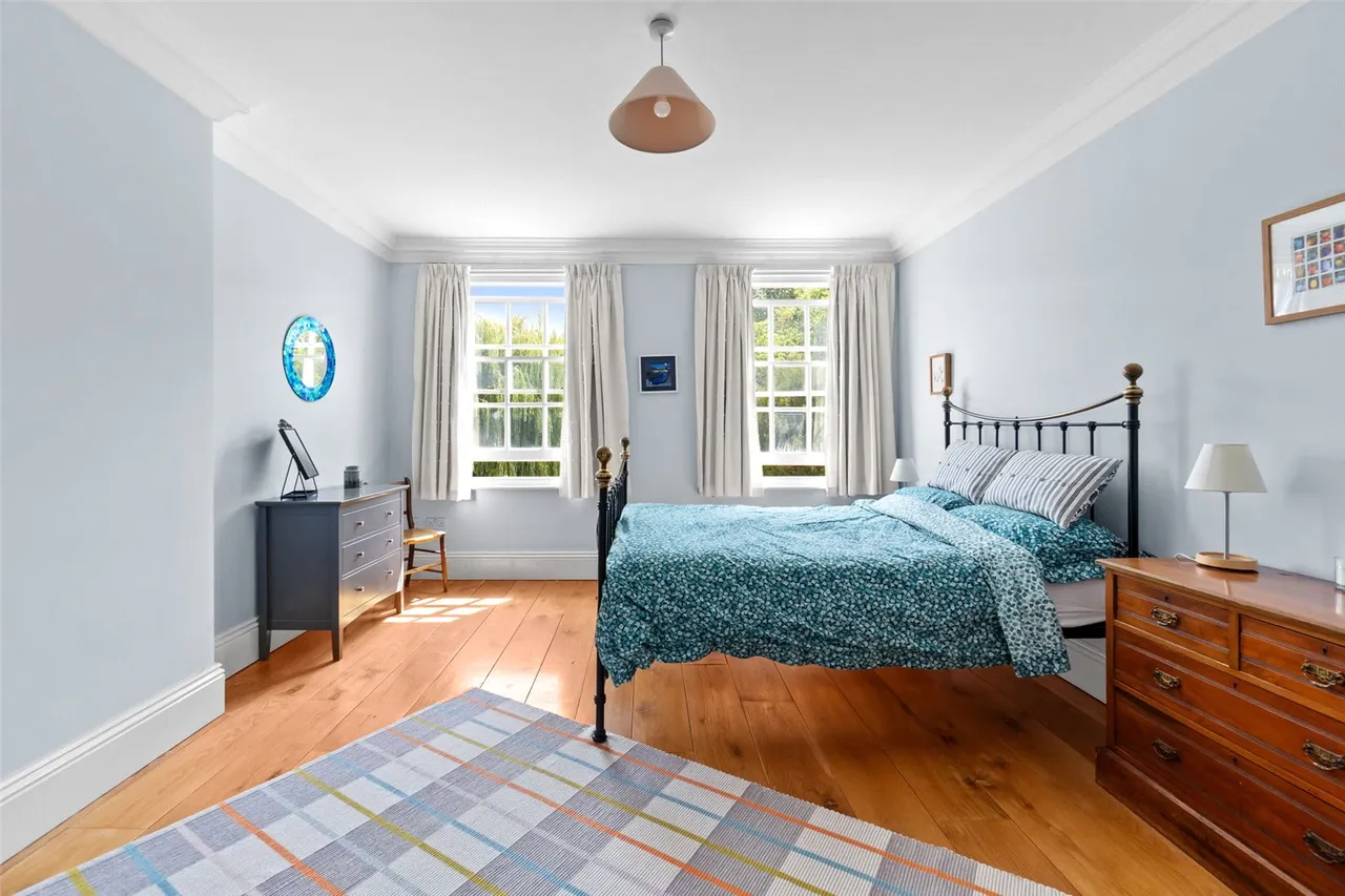 Chertsey Road, Shepperton, TW17 9LA, photo 11