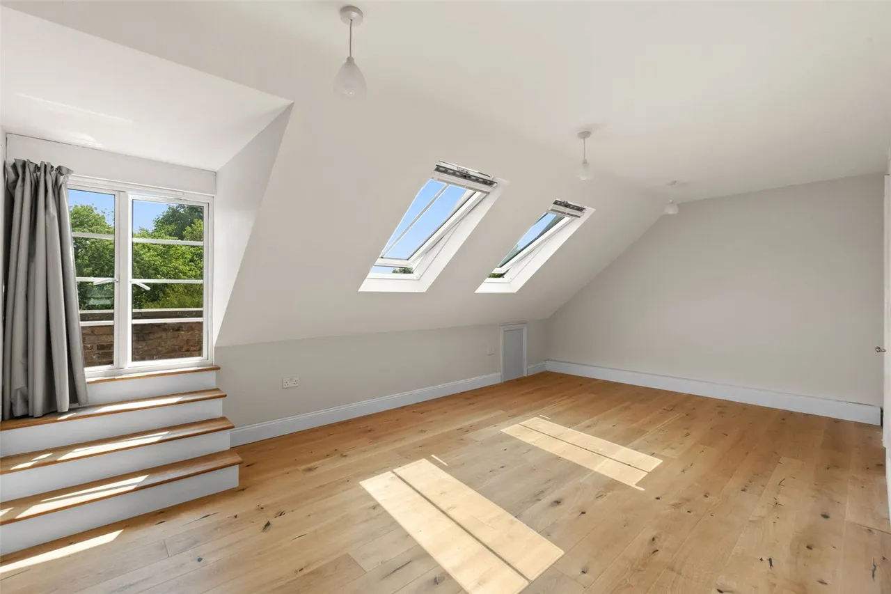 Chertsey Road, Shepperton, TW17 9LA, photo 19