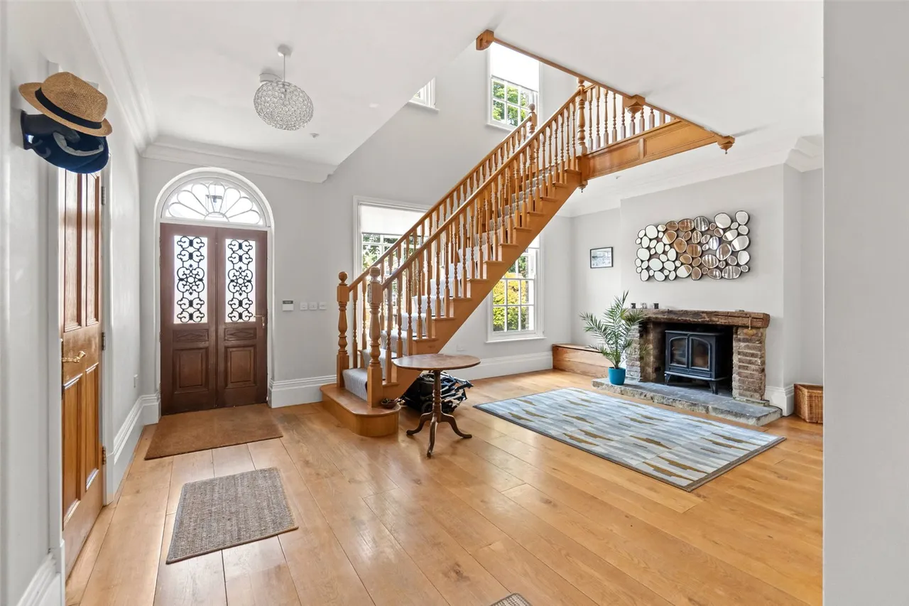 Chertsey Road, Shepperton, TW17 9LA, photo 4