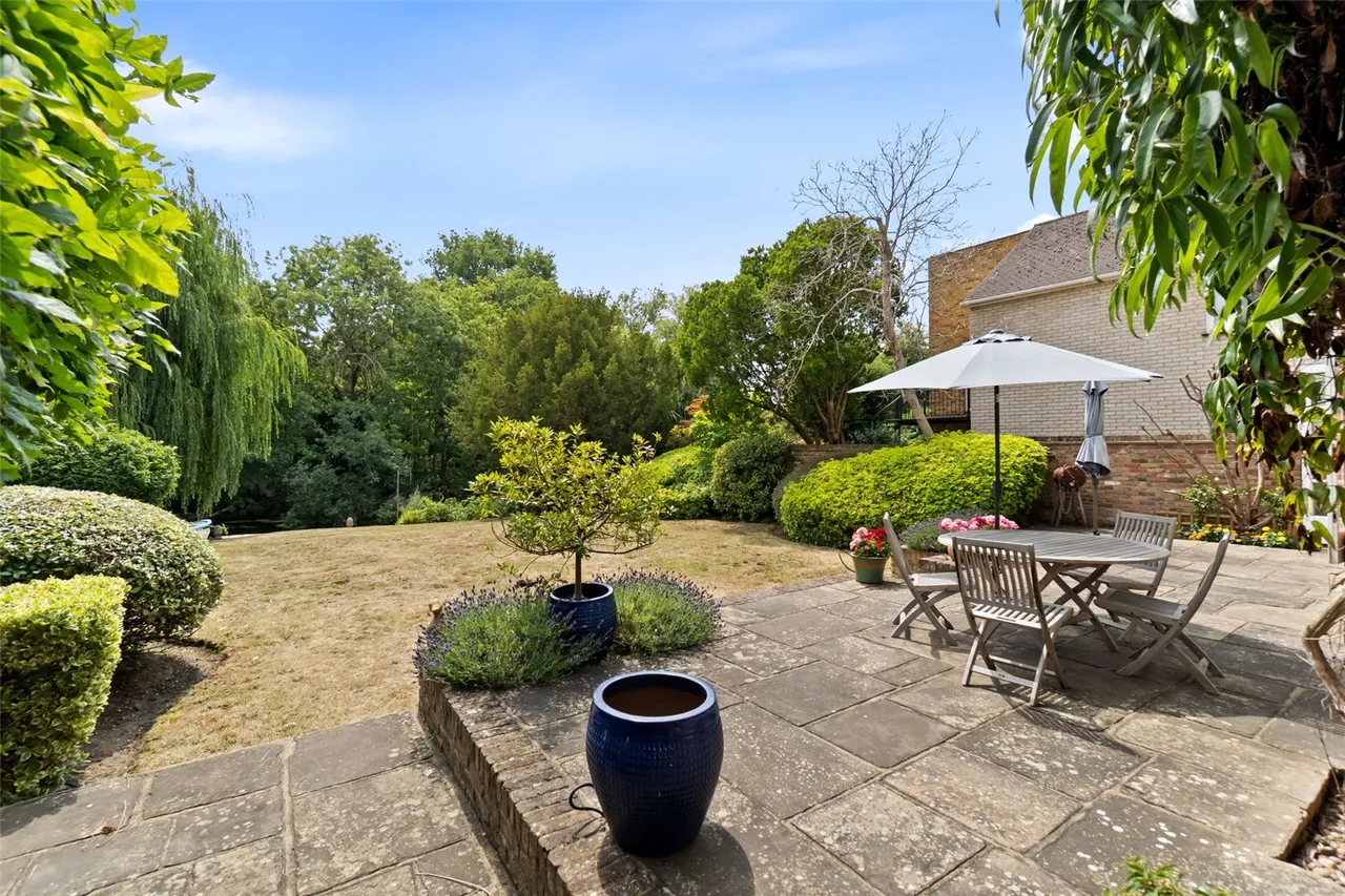 Chertsey Road, Shepperton, TW17 9LA, photo 12