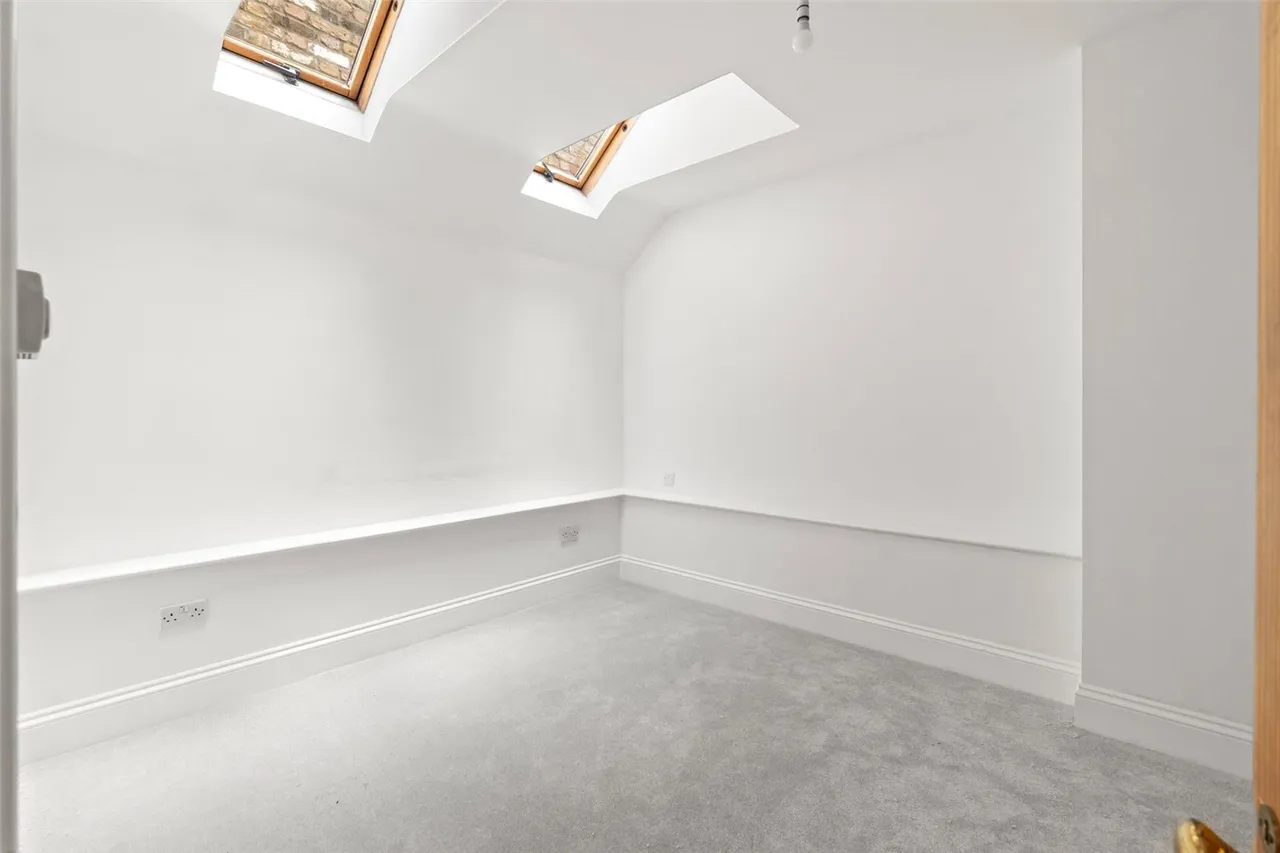 Chertsey Road, Shepperton, TW17 9LA, photo 27