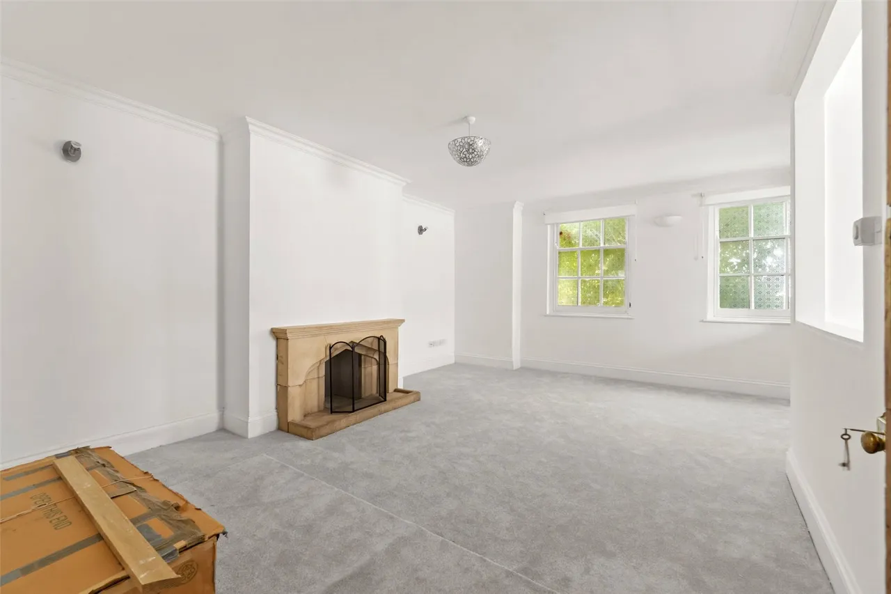 Chertsey Road, Shepperton, TW17 9LA, photo 23