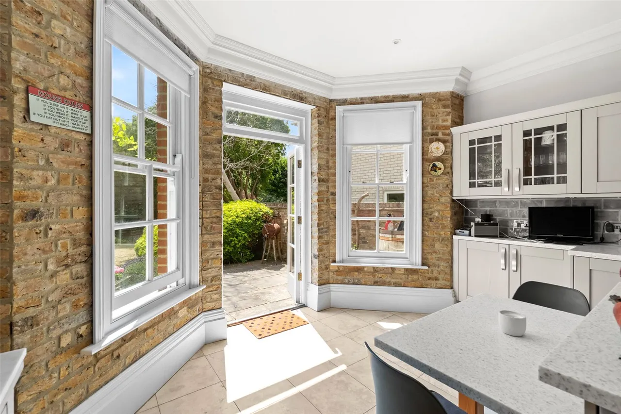 Chertsey Road, Shepperton, TW17 9LA, photo 10