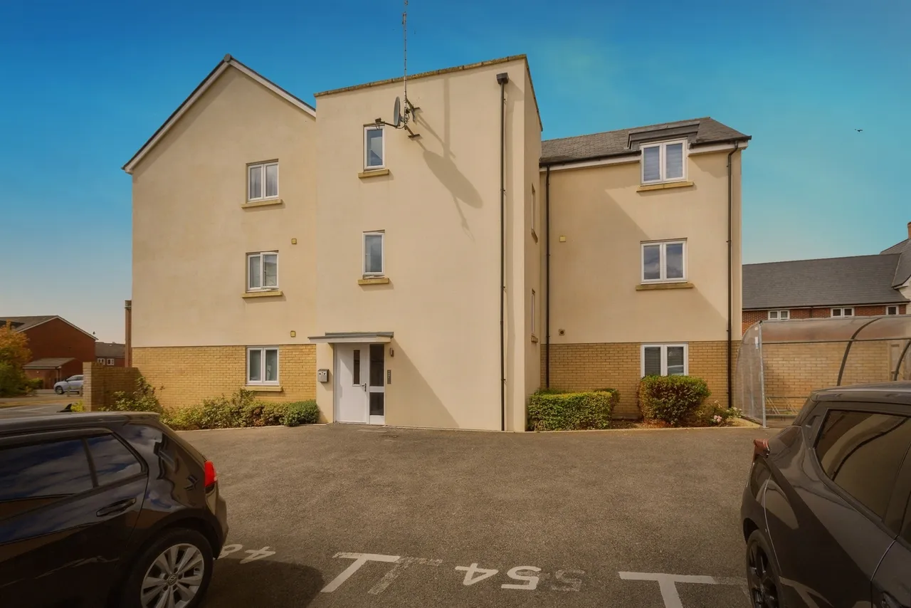 1 bed flat for sale — Bramley Road, Aylesbury