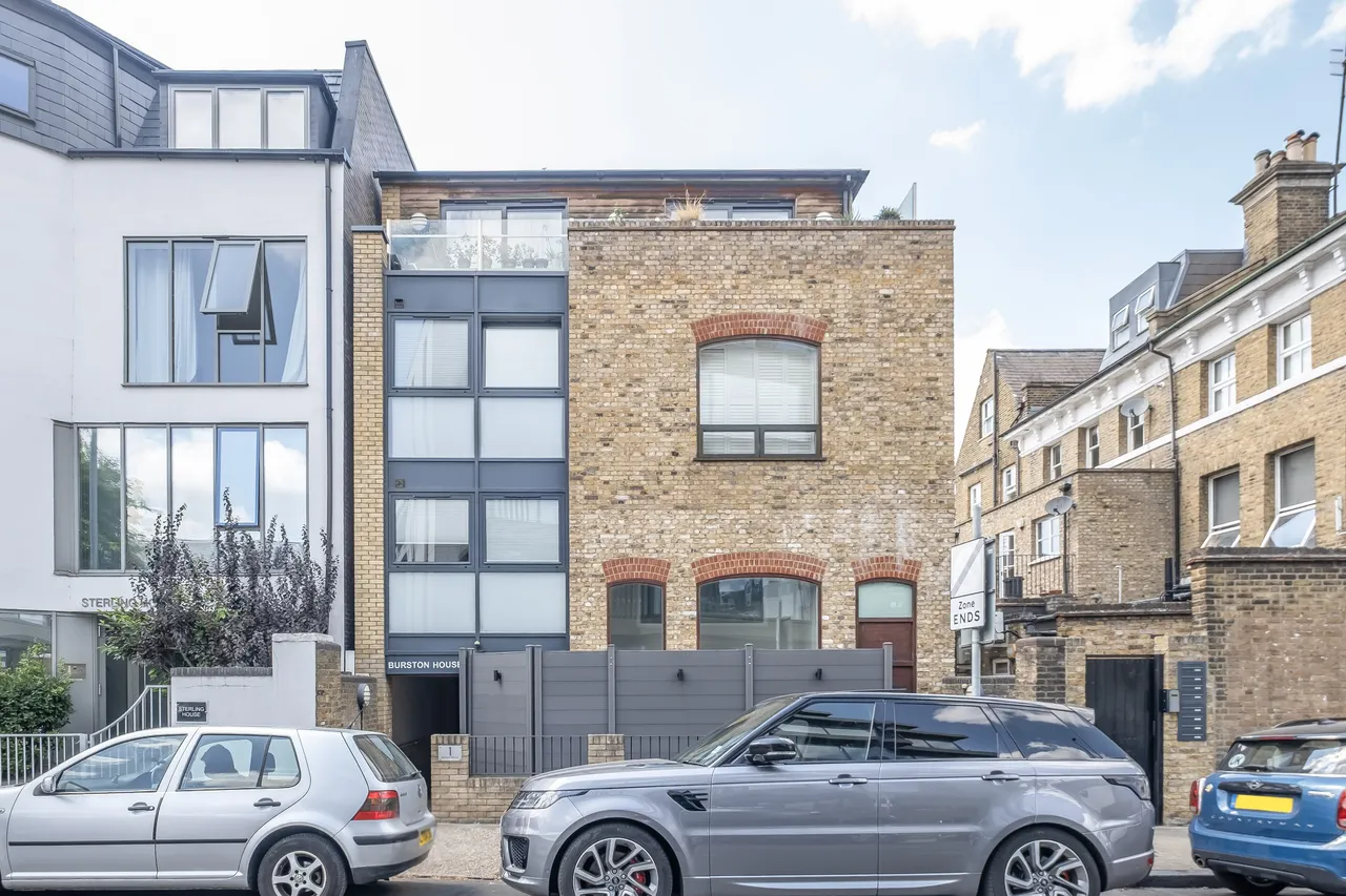 2 bed flat for sale — Burston Road, London, SW15