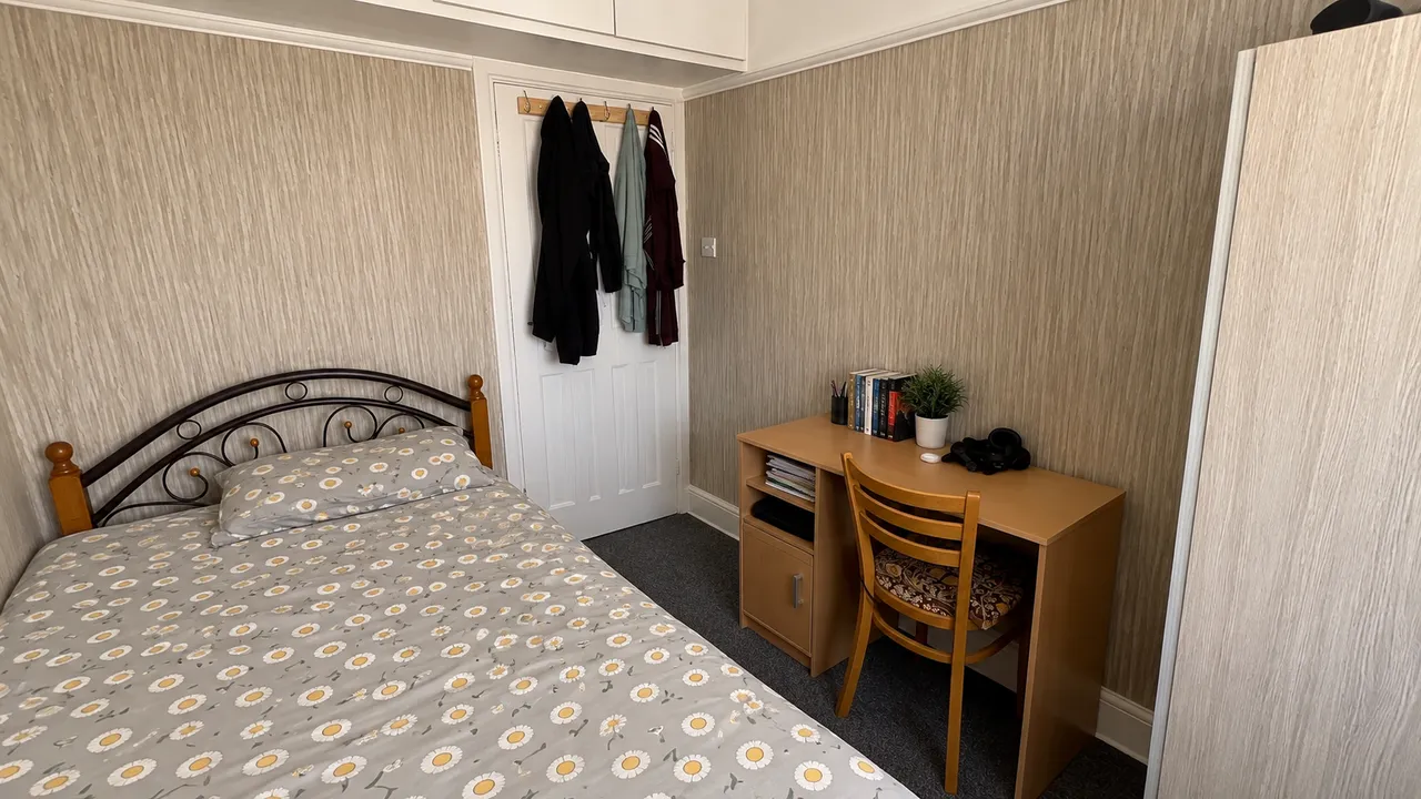 Hogarth Gardens, Hounslow, TW5, photo 9