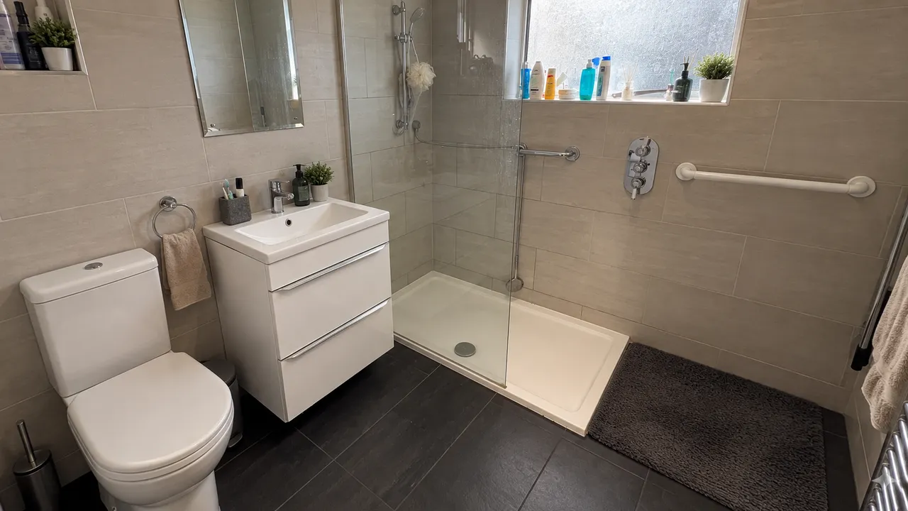 Hogarth Gardens, Hounslow, TW5, photo 10