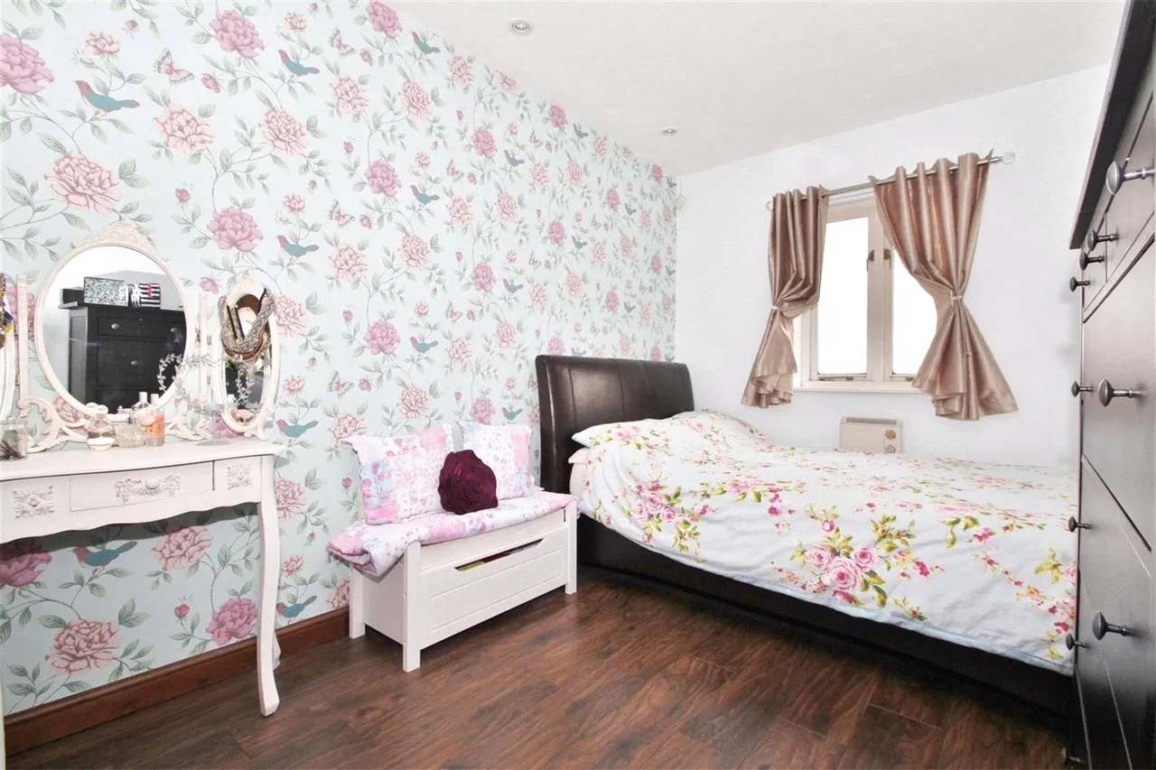Chandlers Drive, DA8, photo 8