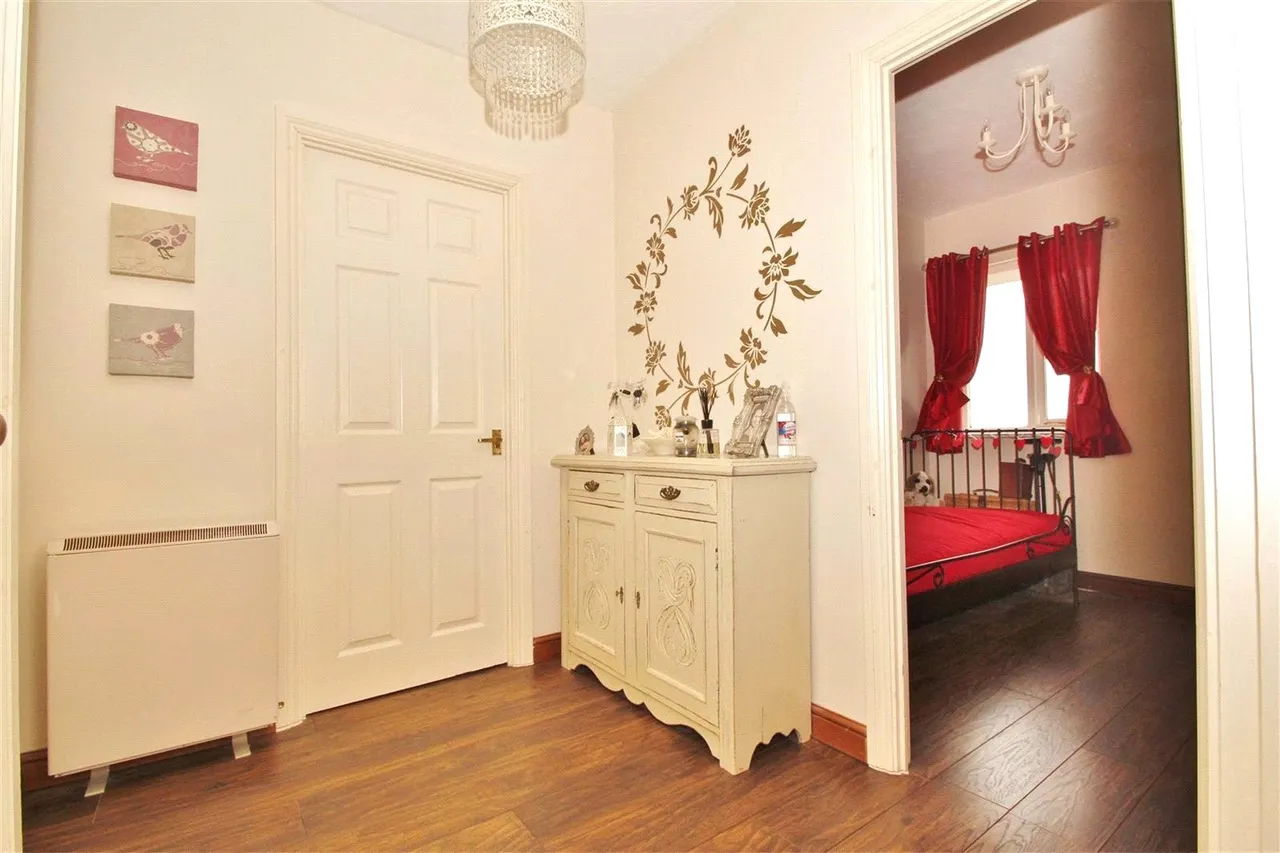 Chandlers Drive, DA8, photo 5