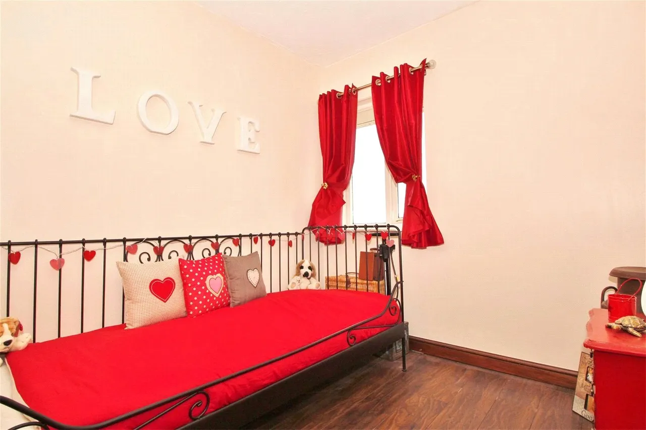 Chandlers Drive, DA8, photo 7