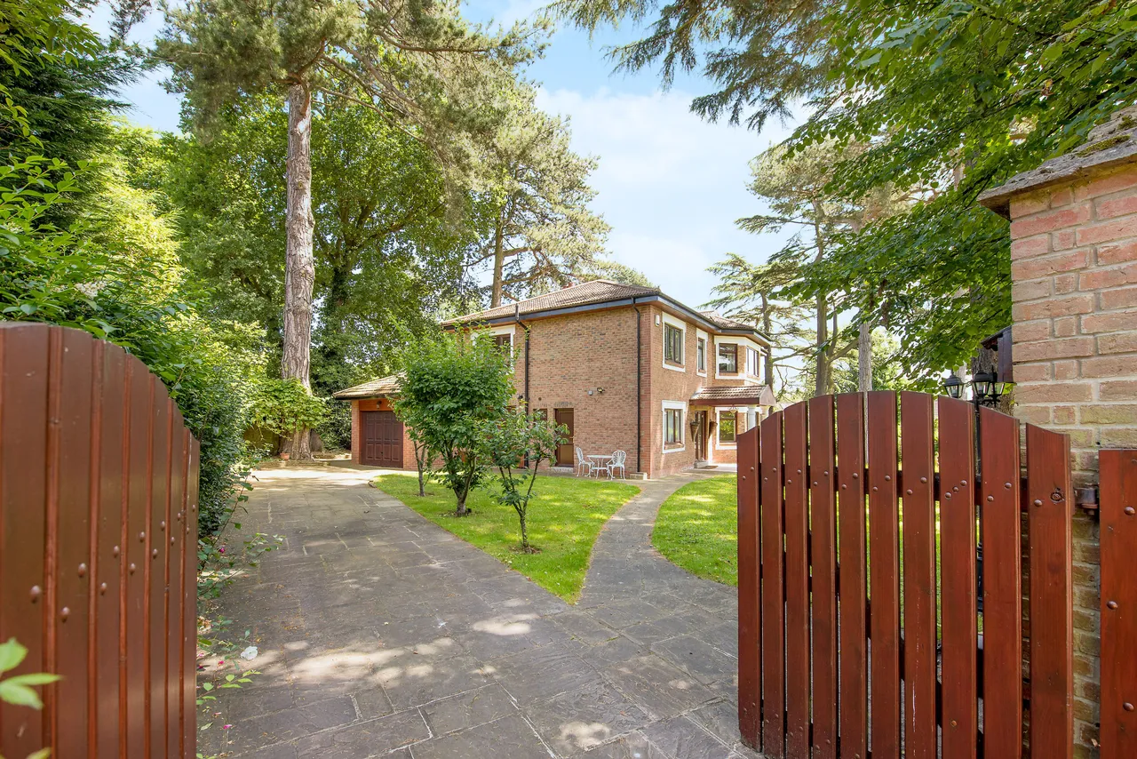 The Link, Ballard Close, Kingston upon Thames, photo 10