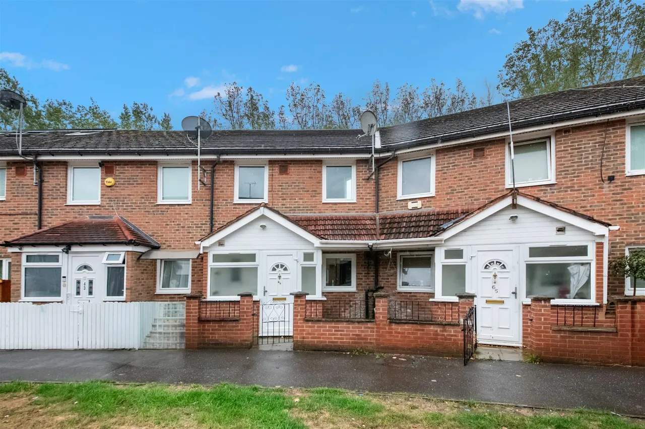 2 bed house for sale, Blackburn Way, Hounslow