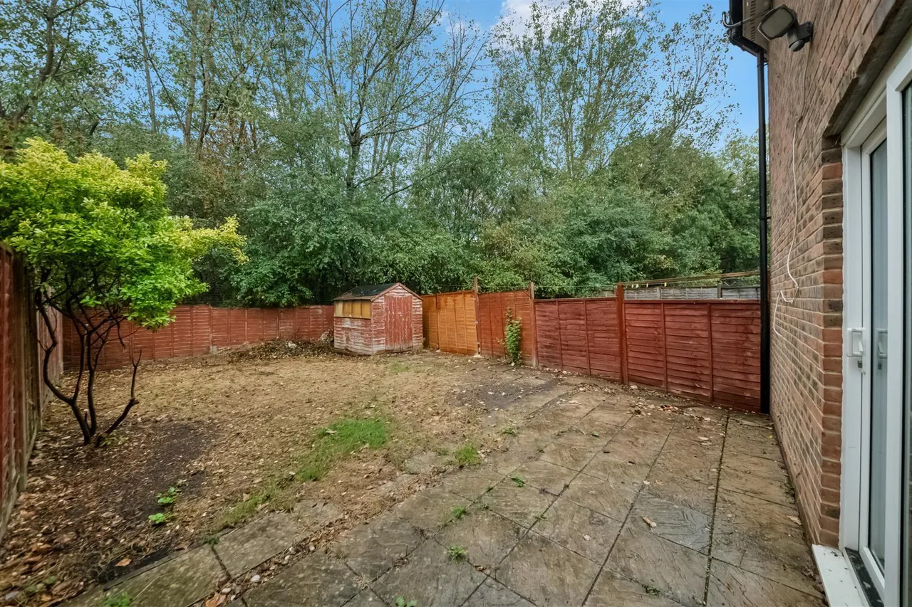 Blackburn Way, Hounslow, photo 11