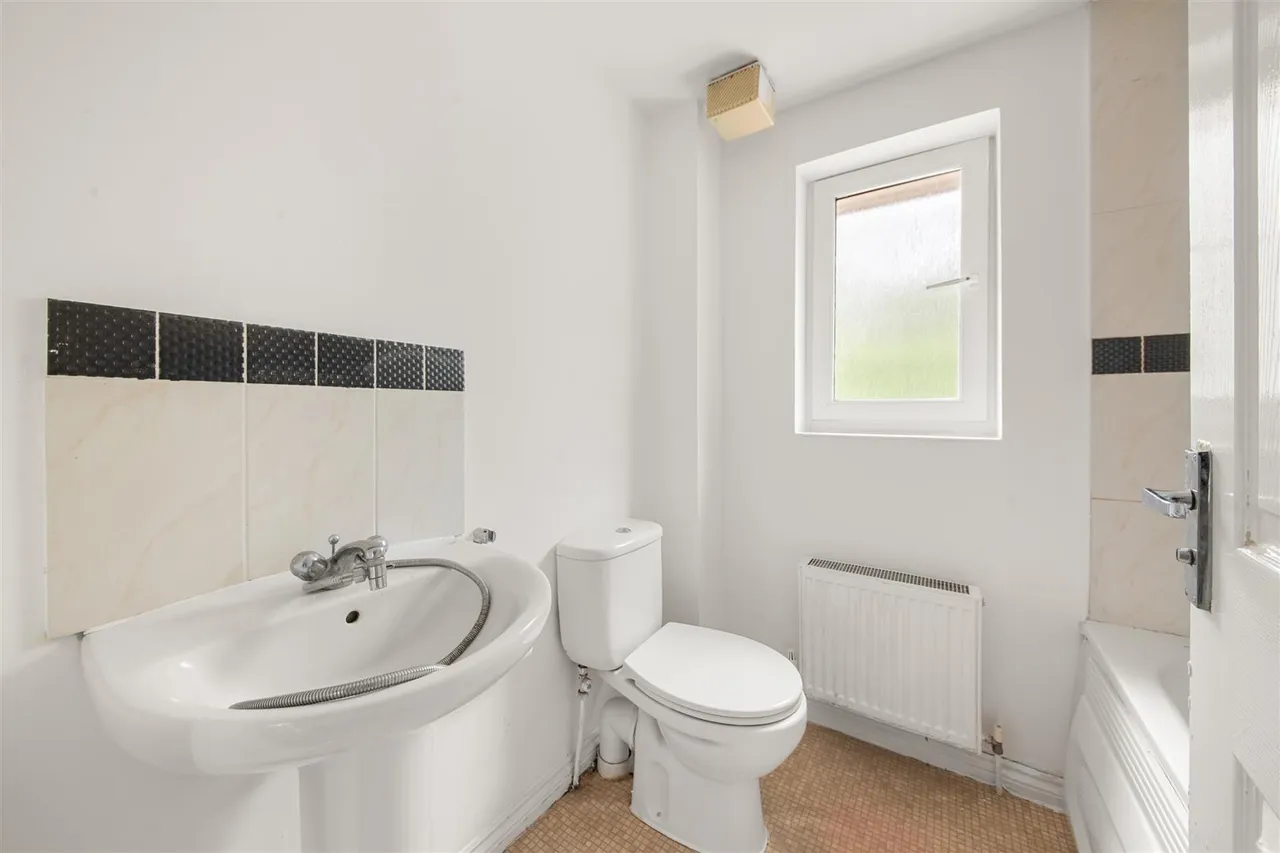 Blackburn Way, Hounslow, photo 8