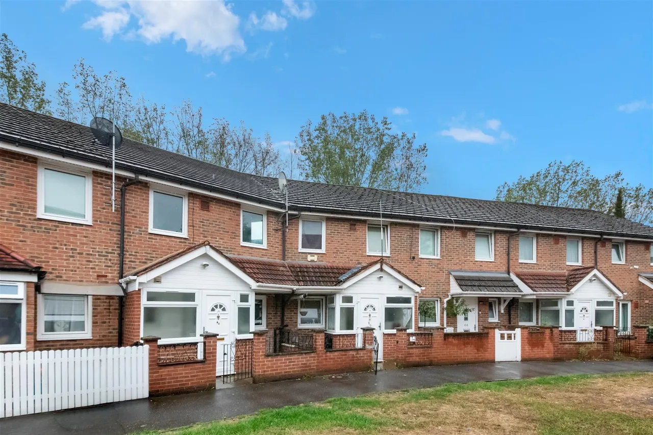 Blackburn Way, Hounslow, photo 12