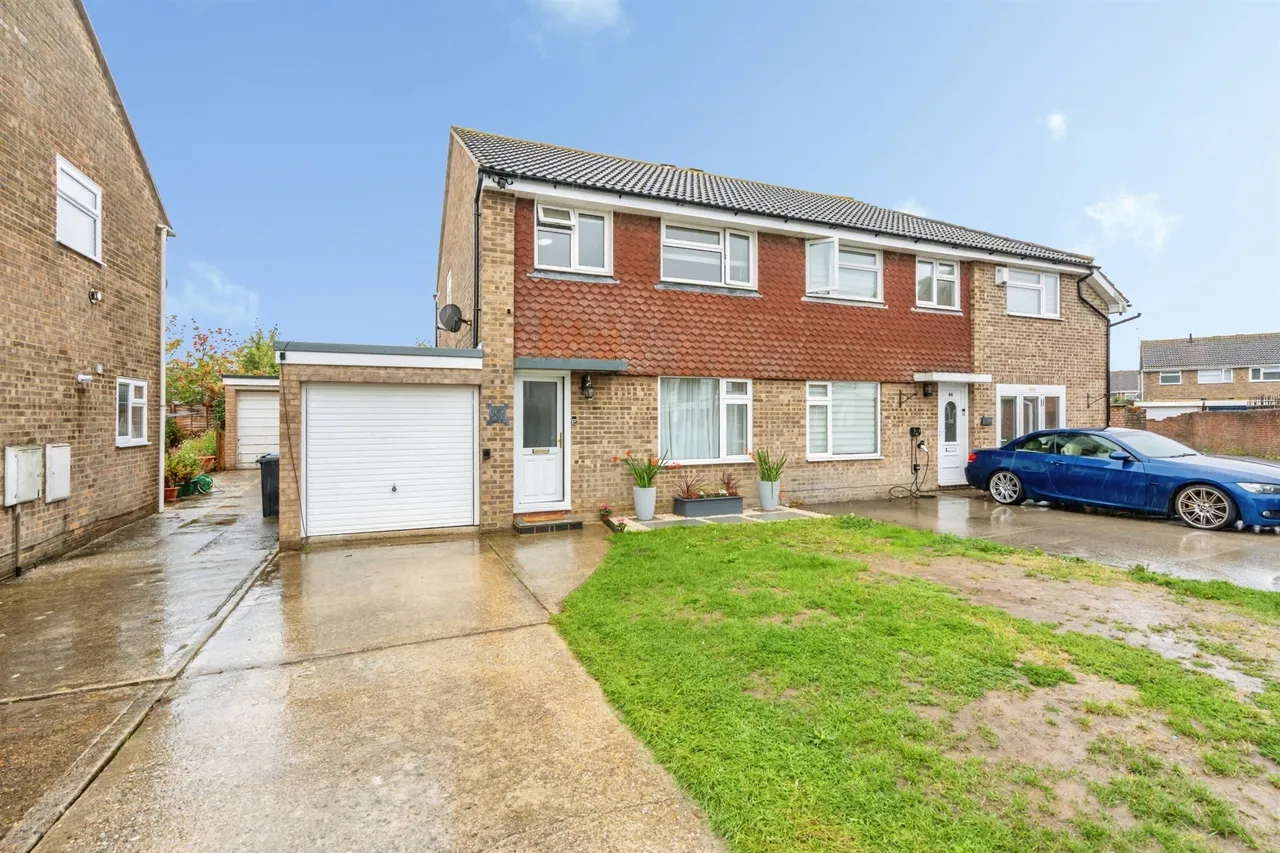 3 bed house for sale — Ravens Way, Bognor Regis