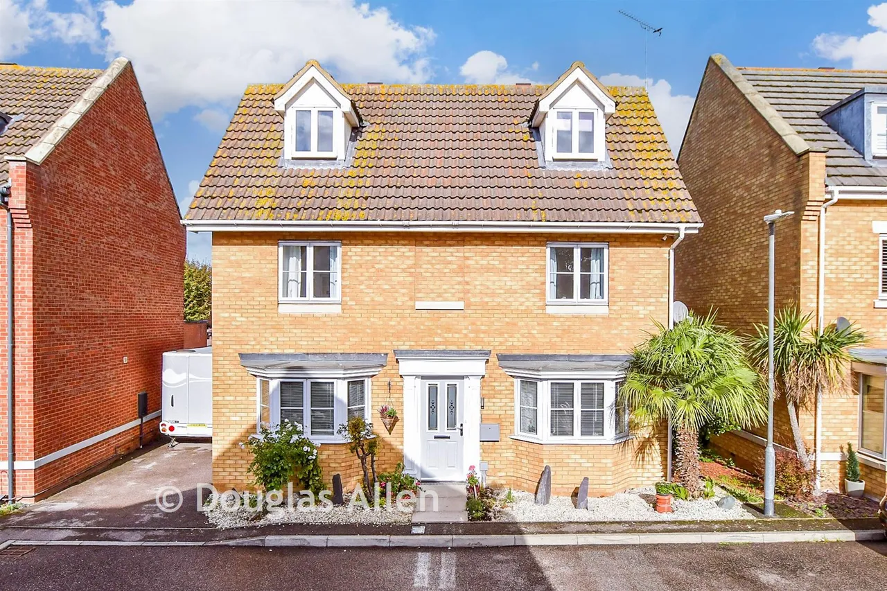 4 bed house for sale, Nesbit Close, Wickford, SS12