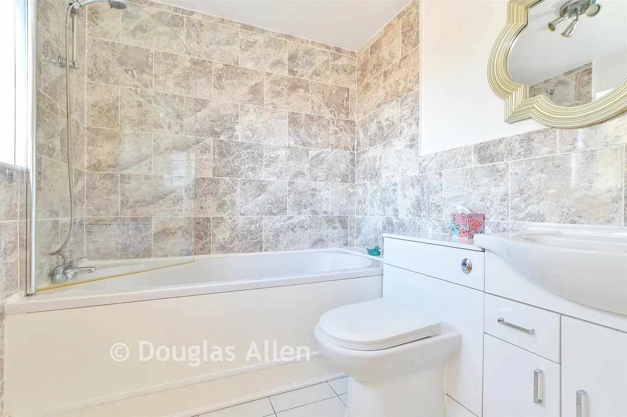 Nesbit Close, Wickford, SS12, photo 13