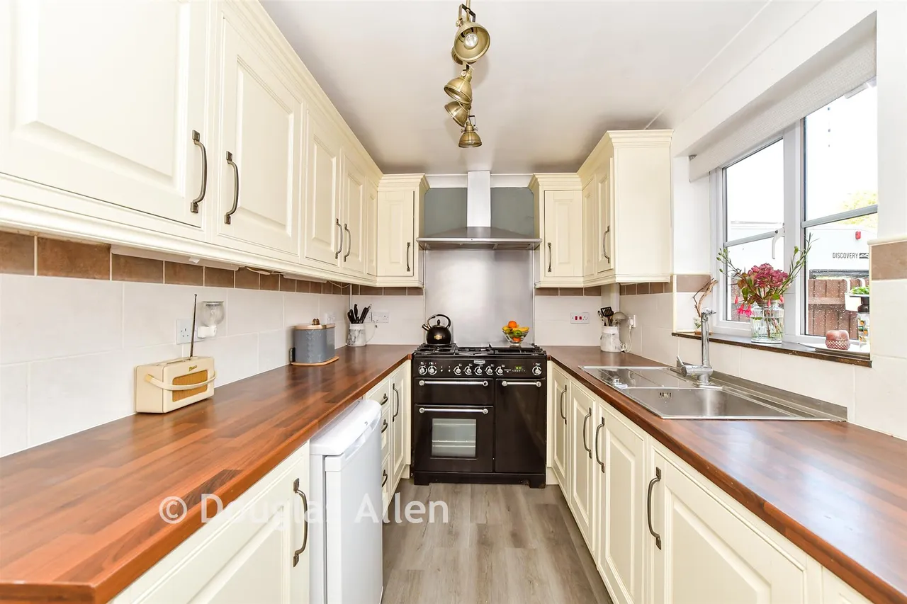 Nesbit Close, Wickford, SS12, photo 4