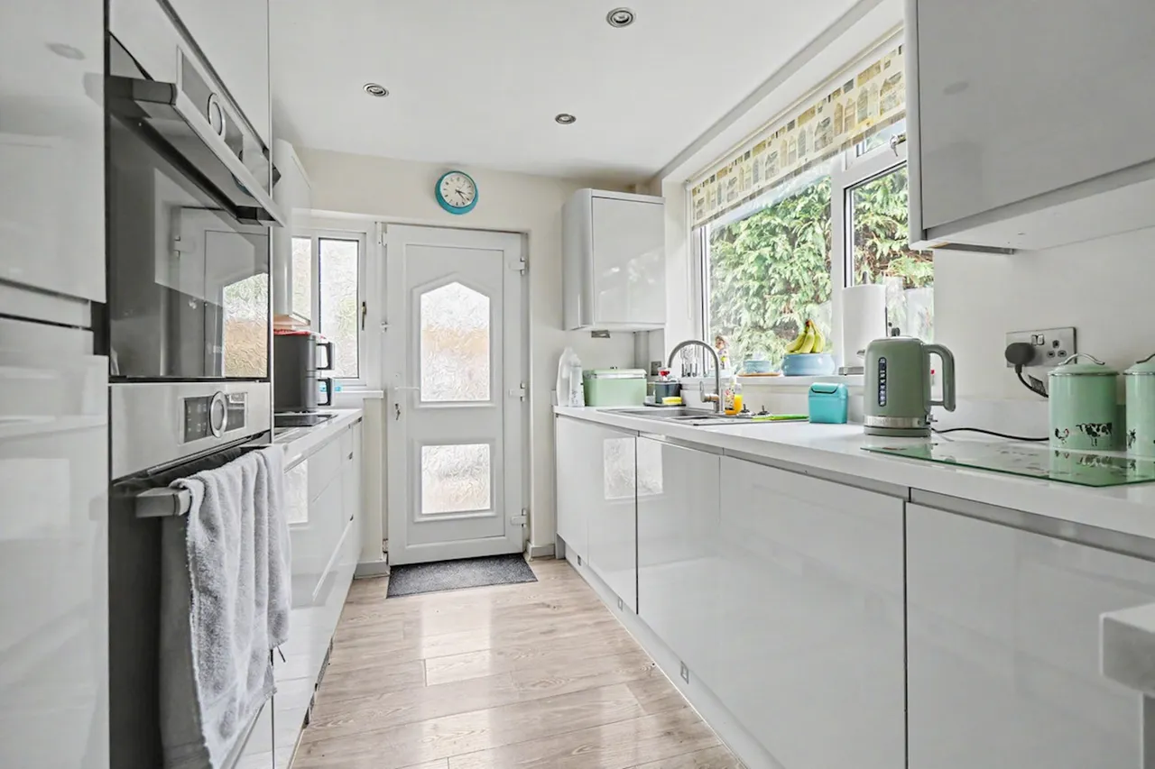 Brownroyd Hill Road, Bradford, BD6, photo 3