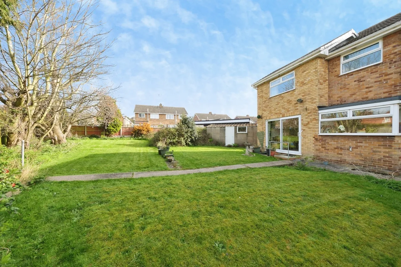 Salisbury Close, Mansfield Woodhouse, Mansfield, Nottinghamshire, NG19, photo 18