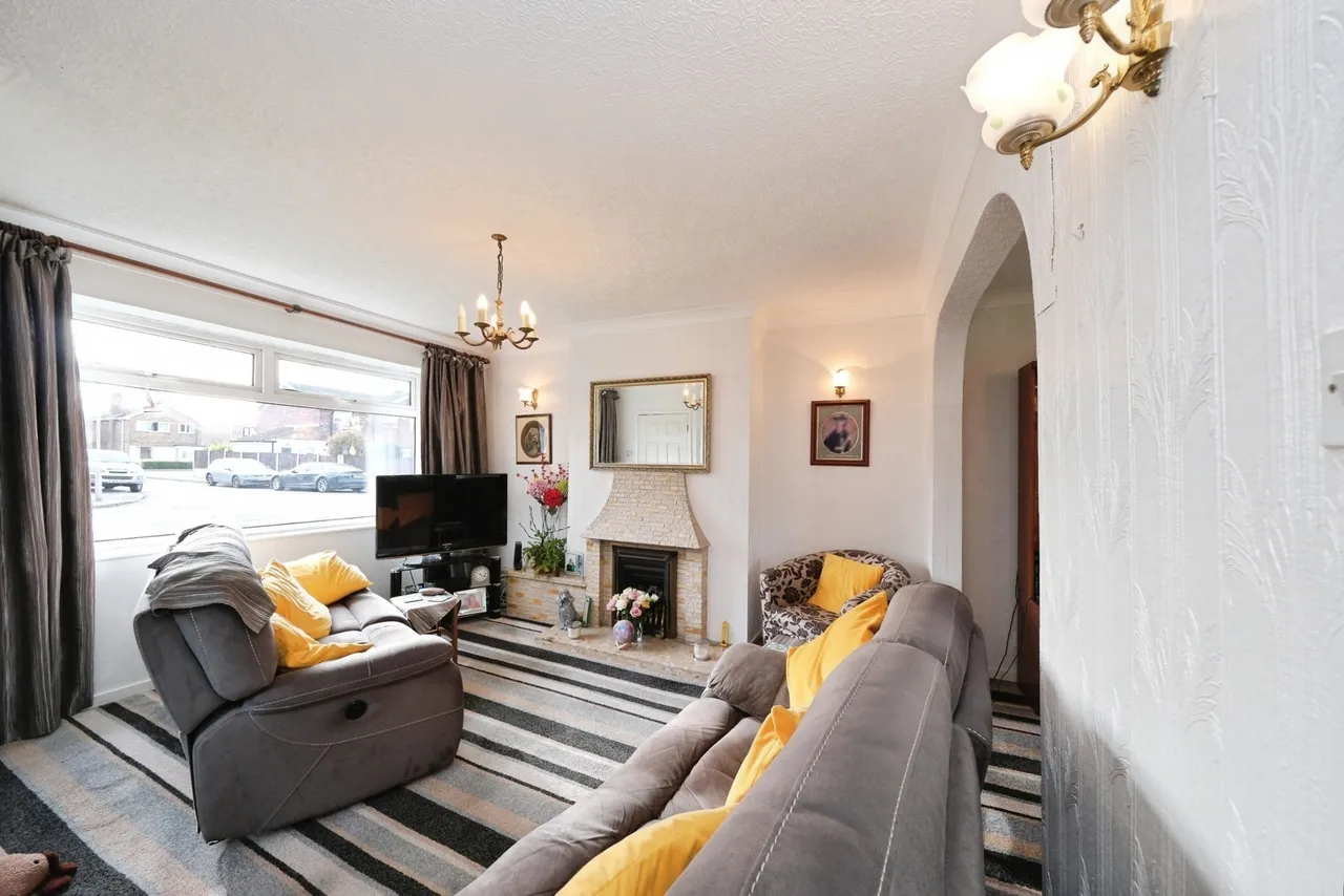 Salisbury Close, Mansfield Woodhouse, Mansfield, Nottinghamshire, NG19, photo 3