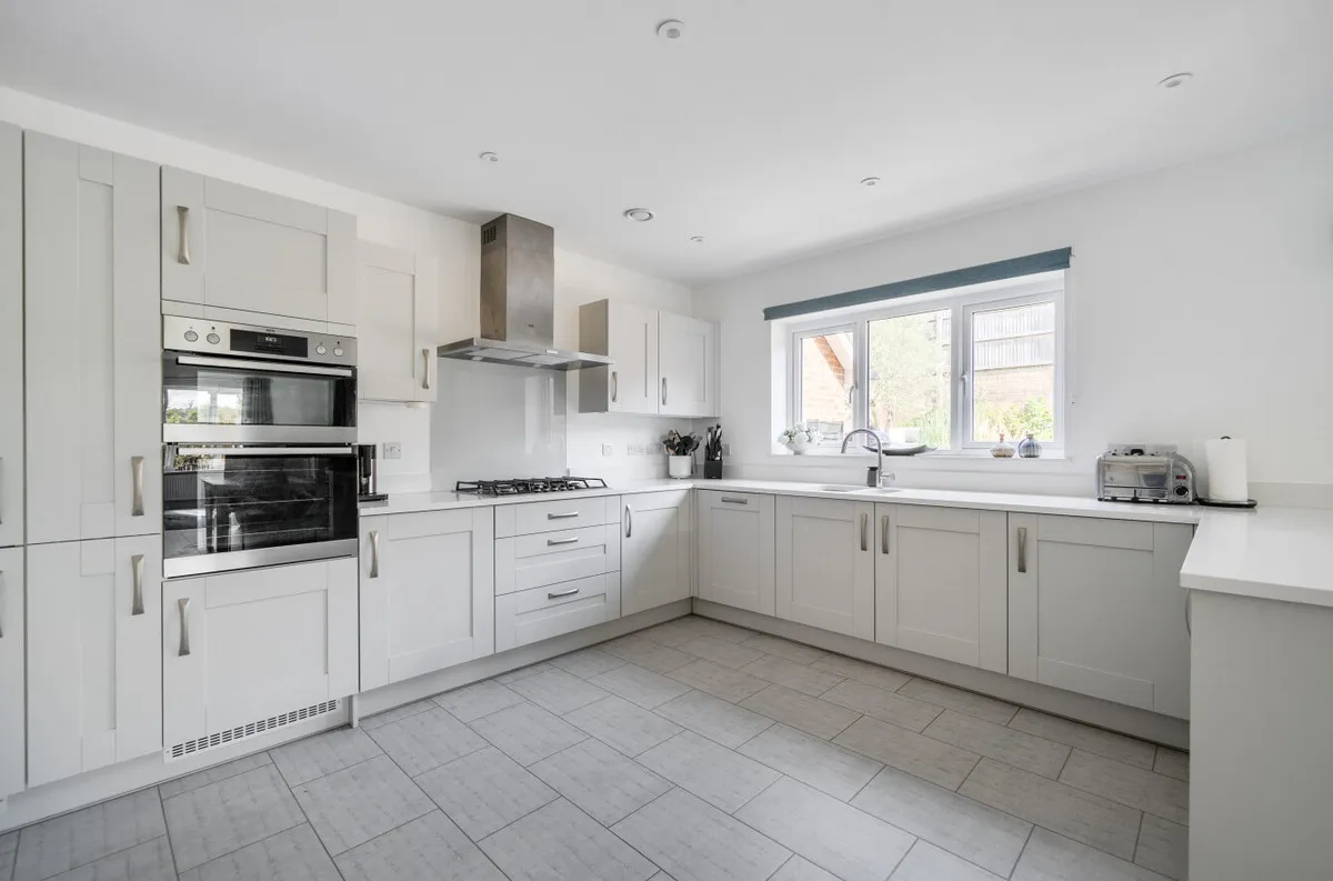 Billingshurst, RH14 9ZT, photo 3