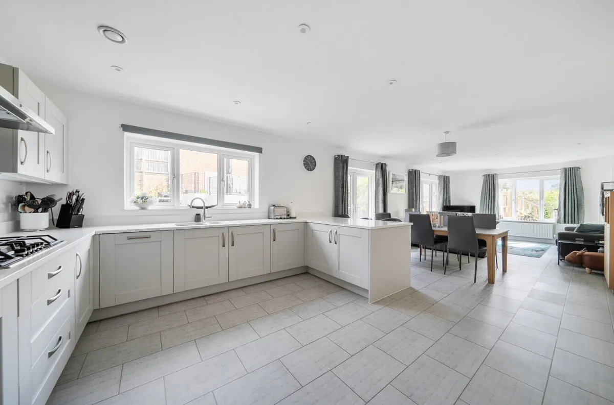 Billingshurst, RH14 9ZT, photo 2