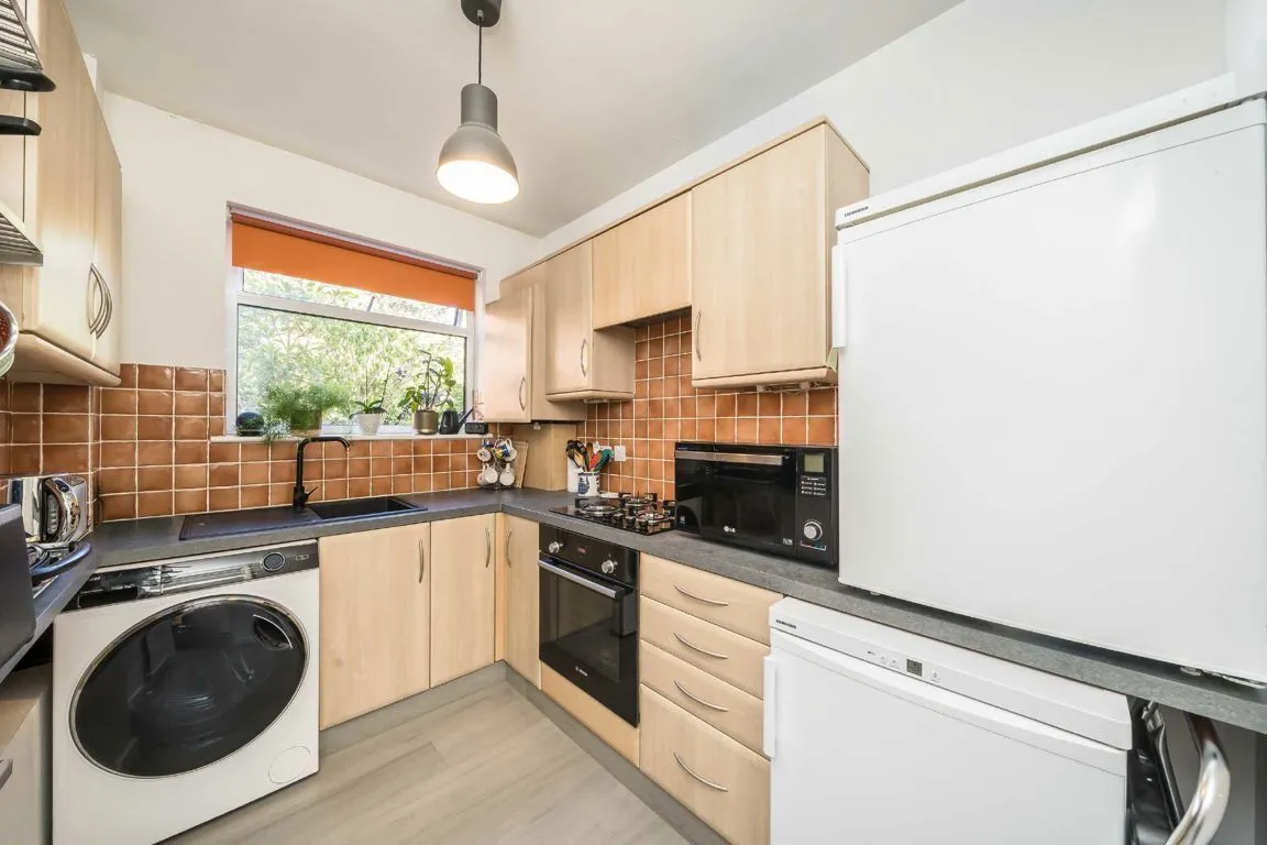 Broom Road, TW11, photo 3