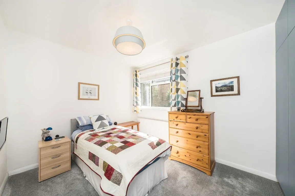 Broom Road, TW11, photo 5