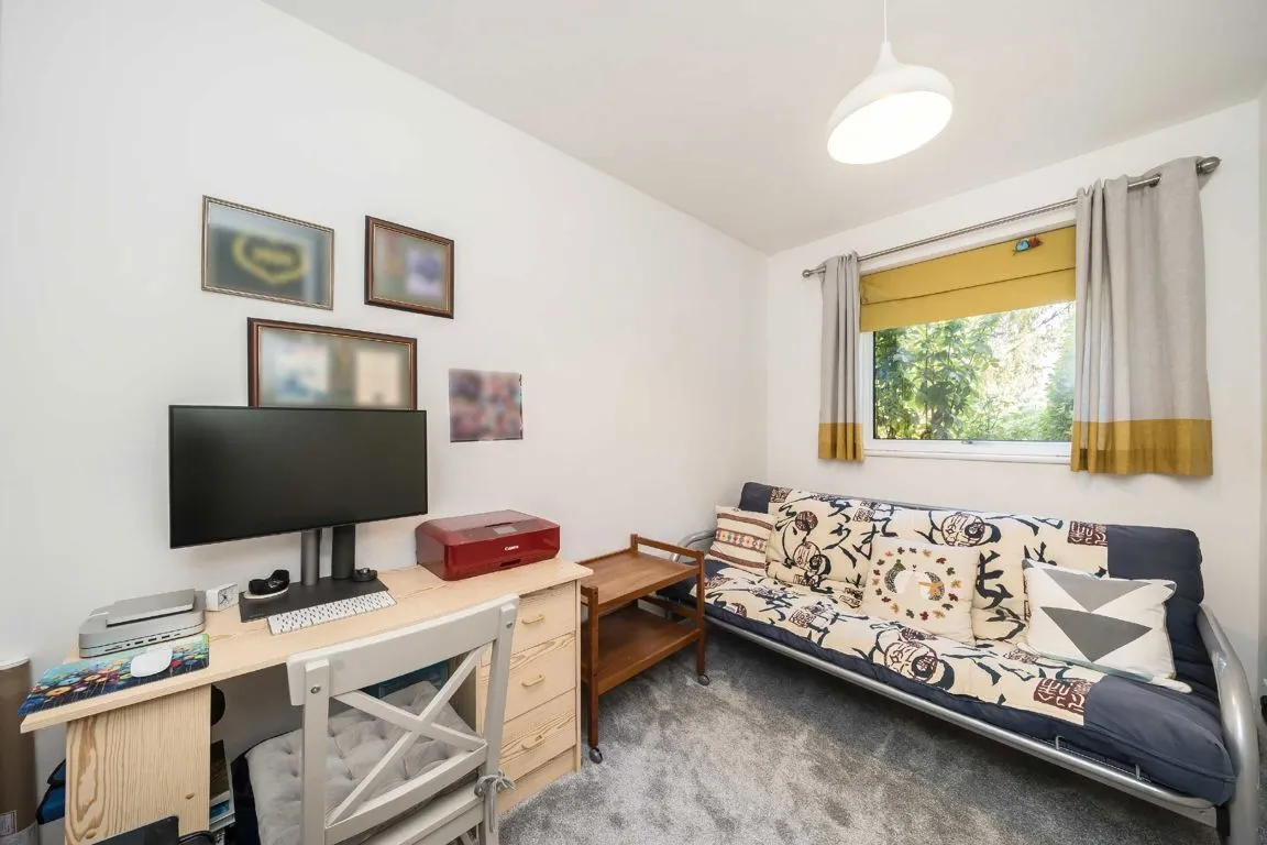 Broom Road, TW11, photo 6