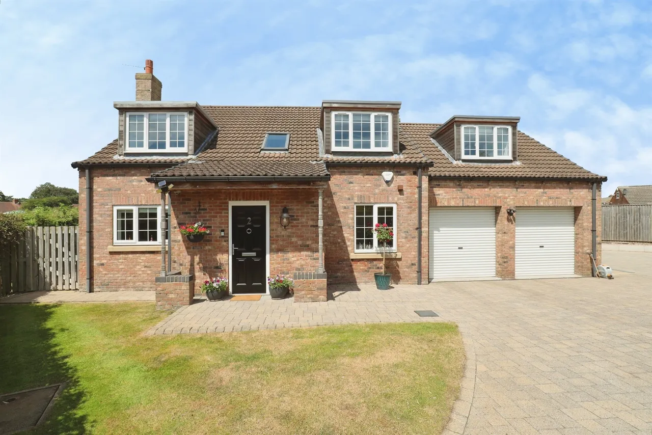 4 bed house for sale — Millfield Court, Haxby, York