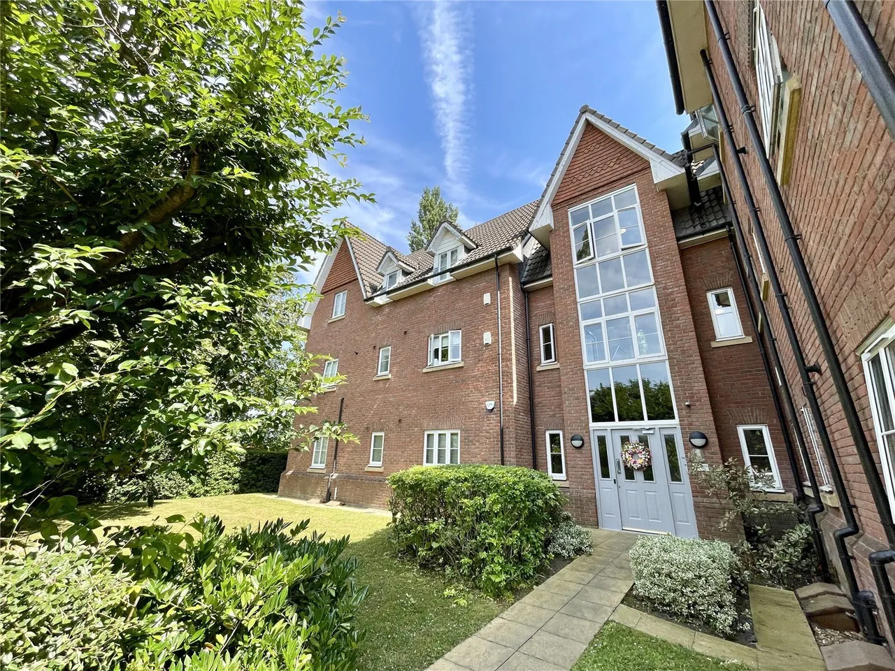 2 bed flat for sale, Lindisfarne Court, Widnes, WA8