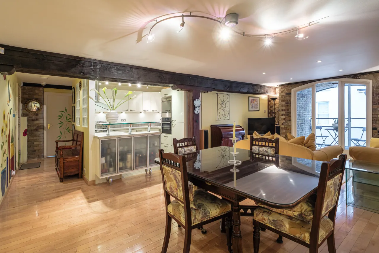 2 bed flat for sale, St Saviour's Wharf, Bermondsey, SE1