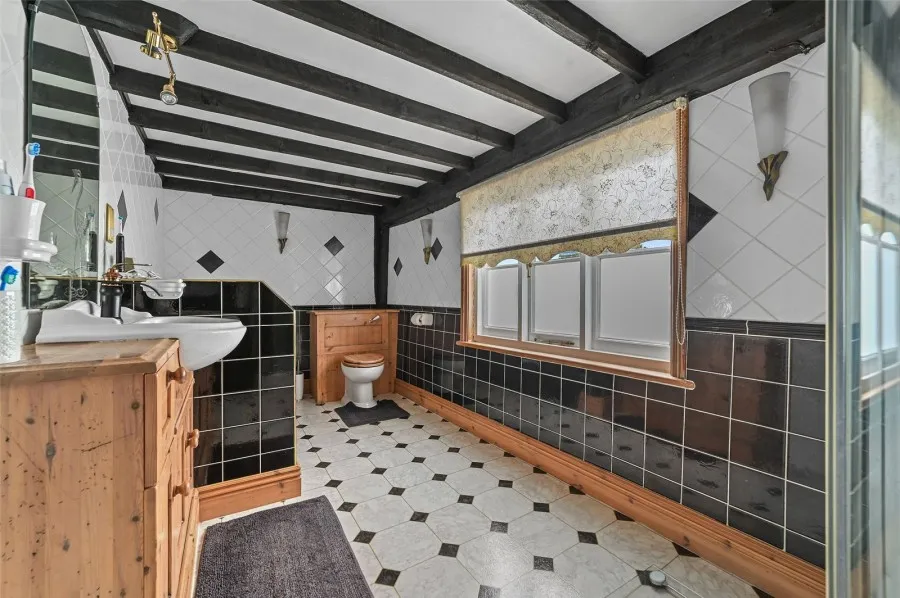 with 4 bedrooms in Sturmer, Haverhill, CB9, photo 14