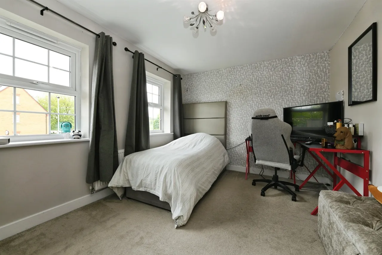 Westons Piece, Devizes, SN10, photo 9