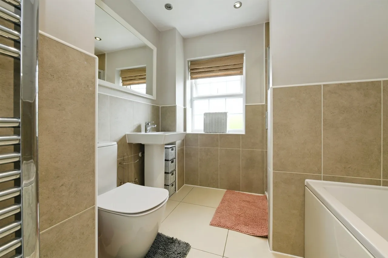 Westons Piece, Devizes, SN10, photo 12