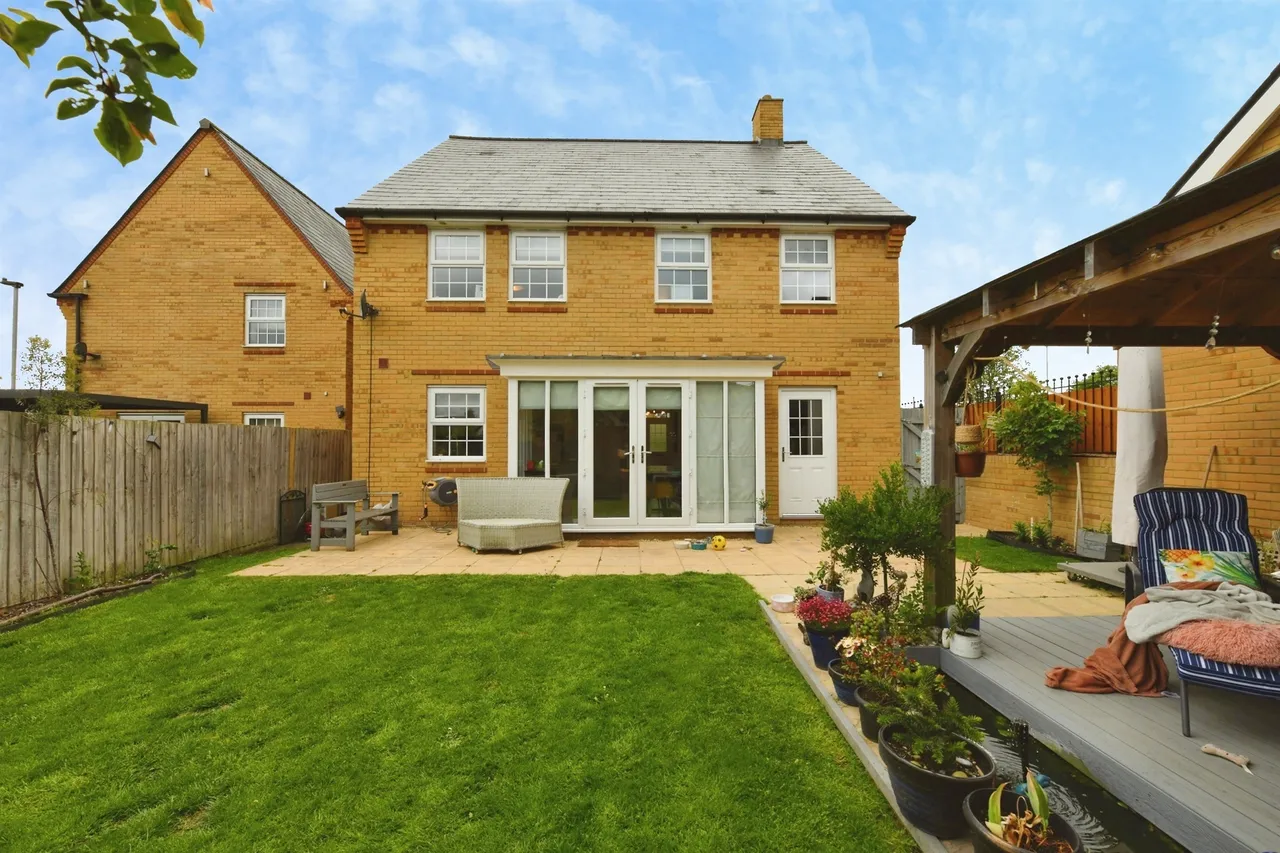 Westons Piece, Devizes, SN10, photo 14
