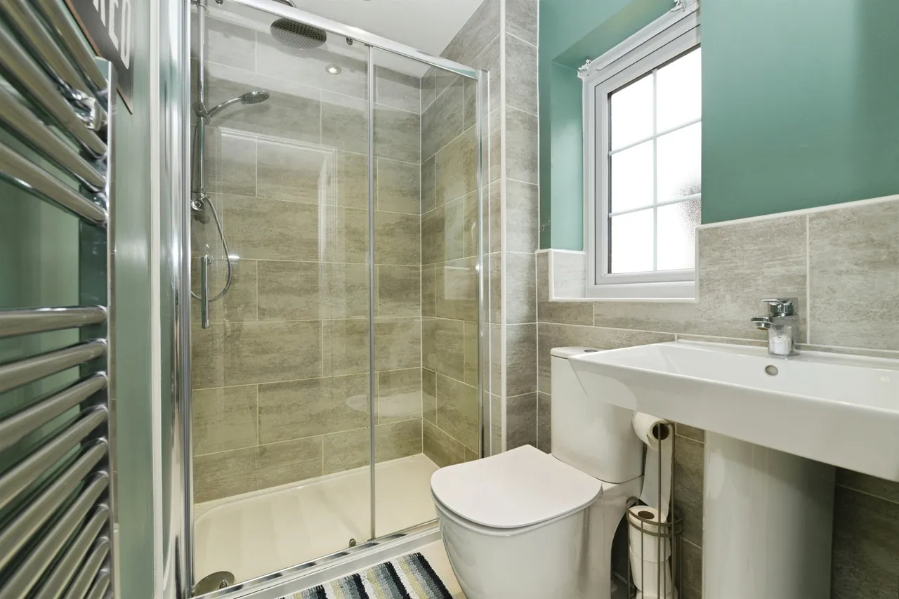 Westons Piece, Devizes, SN10, photo 6