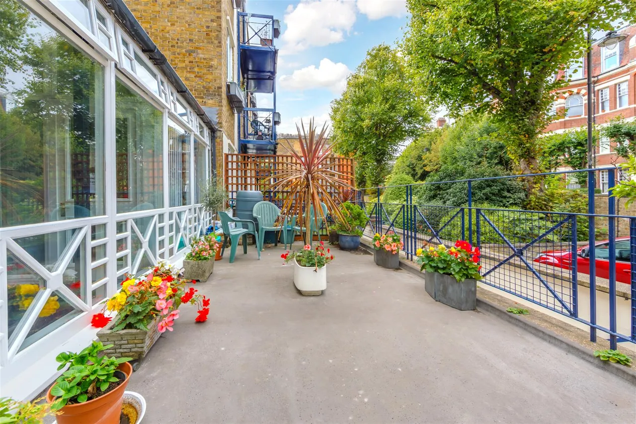 Hornsey Lane, Highgate, N6, photo 2