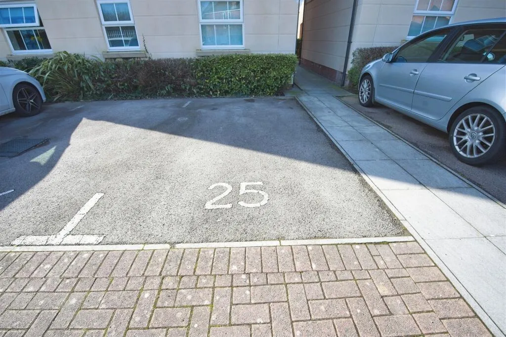 Longacres Bridgend, CF31, photo 16